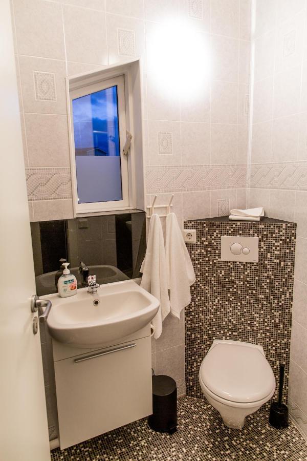 Lava Apartments & Rooms อาคูเรย์รี ภายนอก รูปภาพ