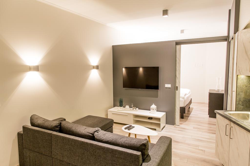 Lava Apartments & Rooms อาคูเรย์รี ภายนอก รูปภาพ